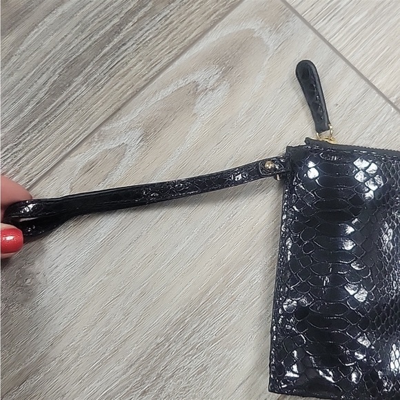 MICHAEL Michael Kors Black Leather Faux Snake Print Clutch - Picture 4 of 8